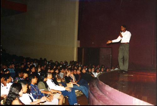 Bishop, D'Anthony Towns speaking to students